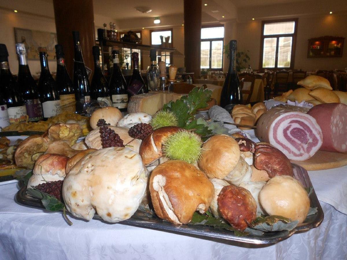Albergo Ristorante Miramonti Toano Exterior foto